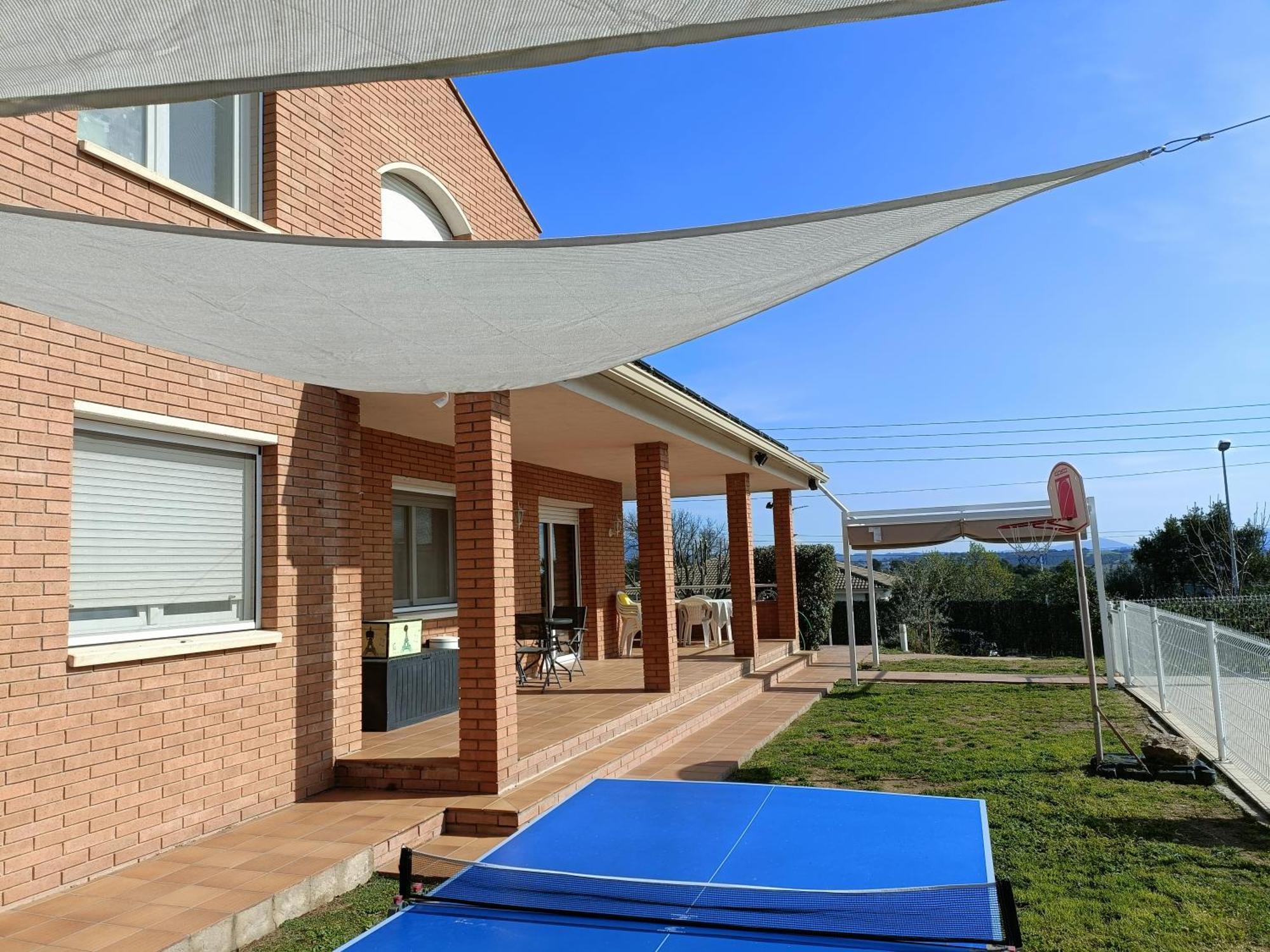 Casa Con Jardin Y Piscina Privada. Villa Santa Eulalia de Ronsana Exterior photo