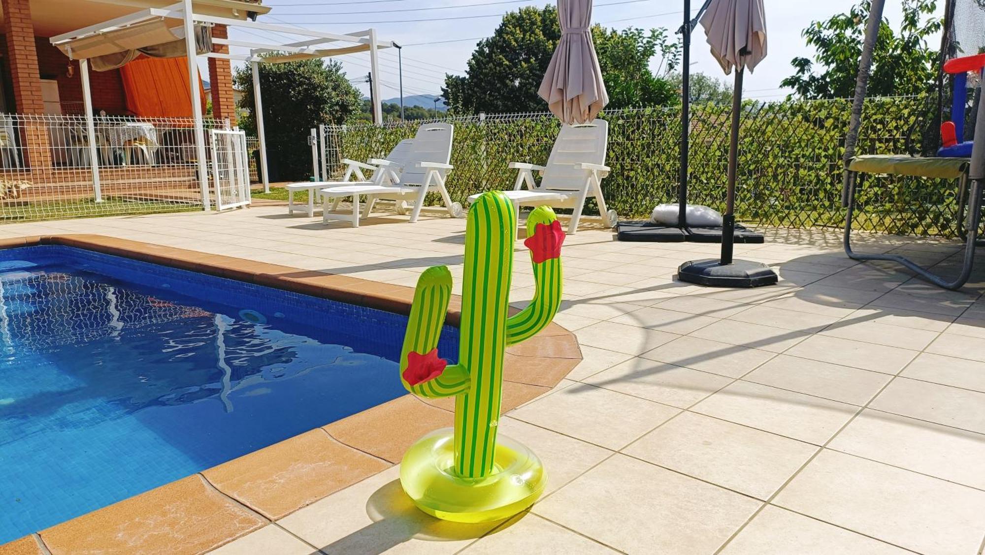 Casa Con Jardin Y Piscina Privada. Villa Santa Eulalia de Ronsana Exterior photo