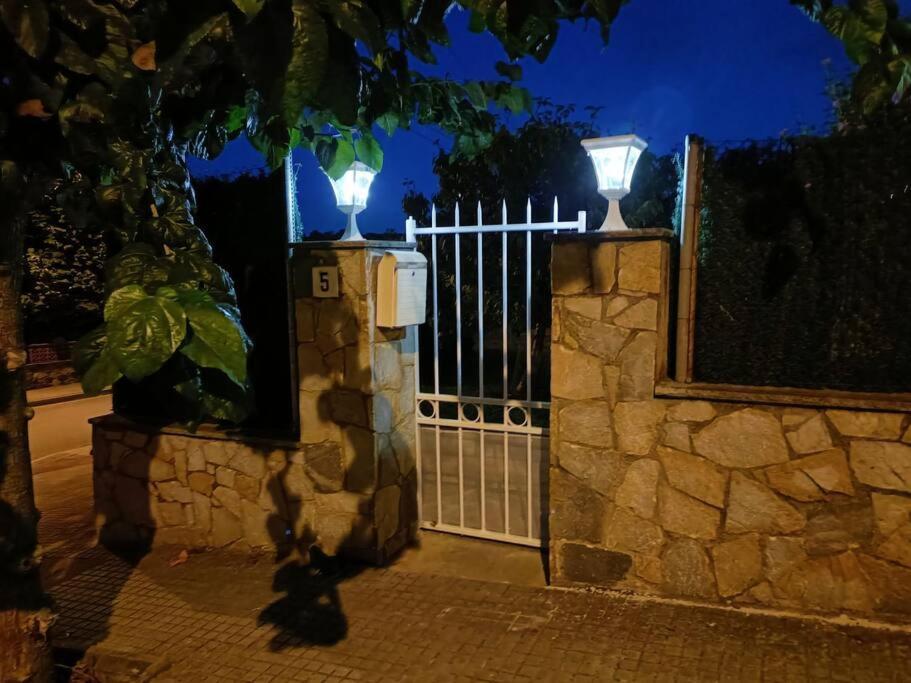 Casa Con Jardin Y Piscina Privada. Villa Santa Eulalia de Ronsana Exterior photo