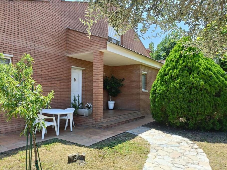 Casa Con Jardin Y Piscina Privada. Villa Santa Eulalia de Ronsana Exterior photo