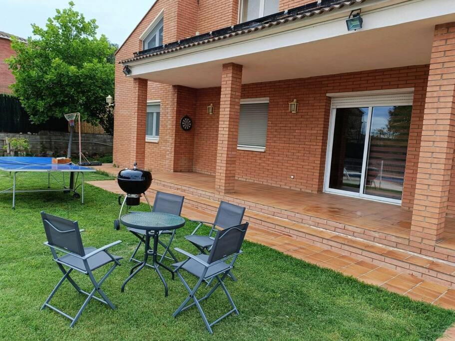 Casa Con Jardin Y Piscina Privada. Villa Santa Eulalia de Ronsana Exterior photo